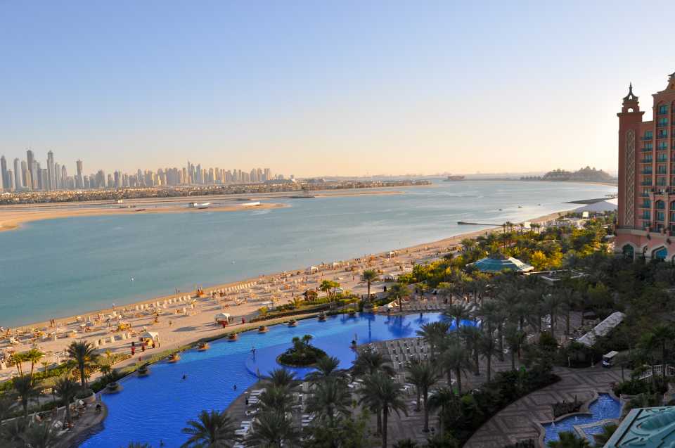 Вид на пляжі з вікна готелю Атлантис в Дубаї, ОАЕ