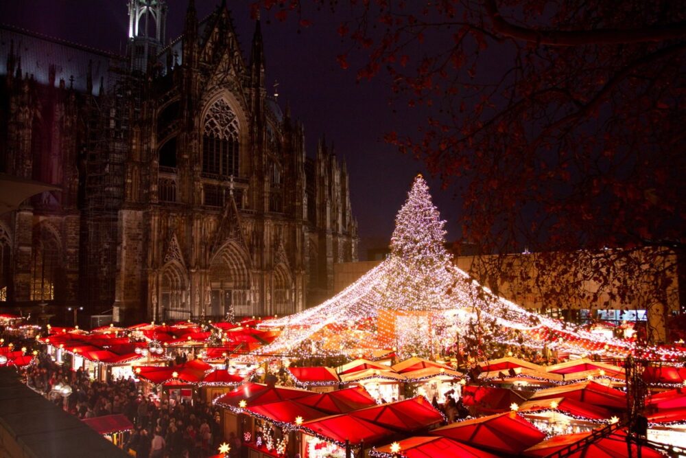 Weihnachtsmarkt am Kölner Dom, Кельн, Німеччина